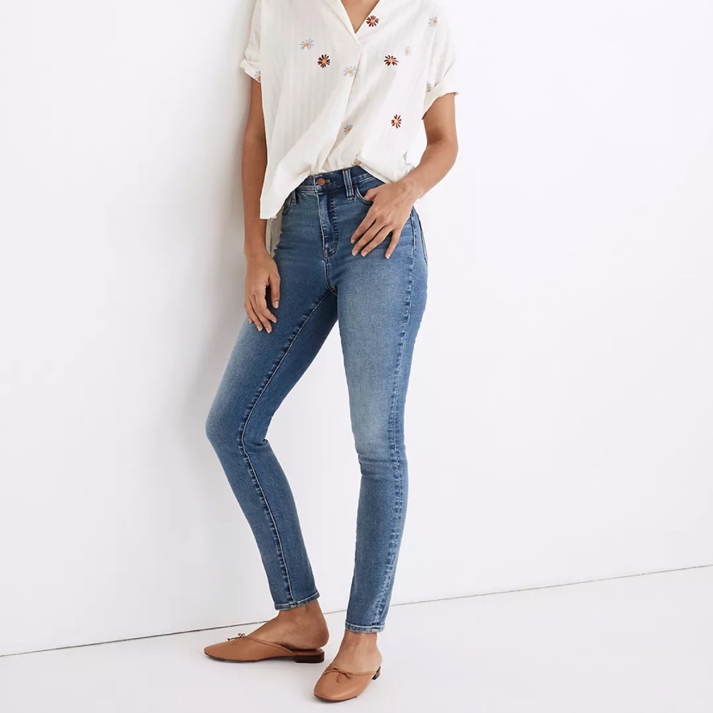 Madewell 10" High-Rise Roadtripper Authentic Jeans in Vinton Wash size 24